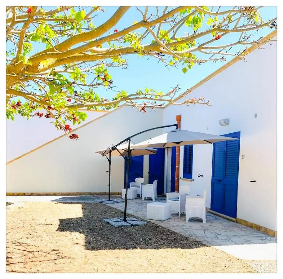 Guest house Canova Holidays Rooms- Affittacamere- Favignana